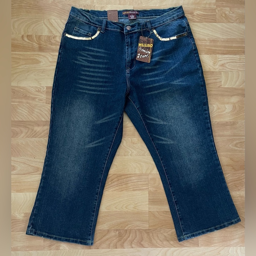 NWT Neeso capri style woman’s jeans with gold sequin embellishment  size 16